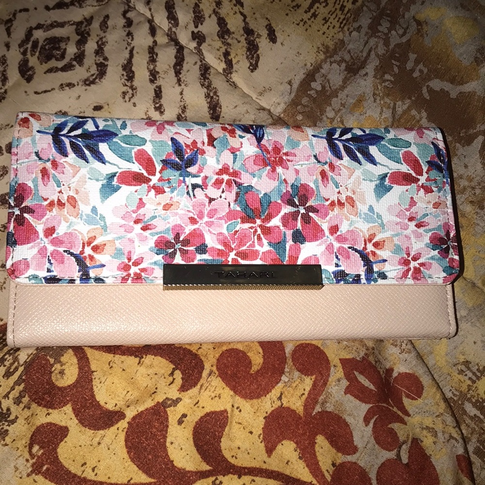 Tahari wallet floral and light pale blush pink